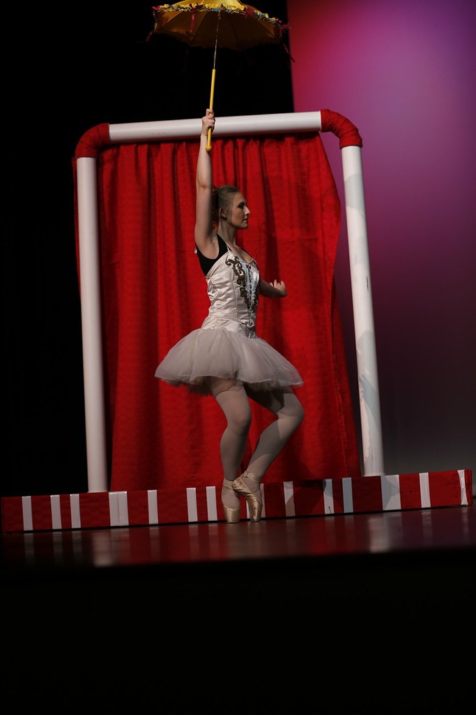 Ballet dancer with parasol circus set — Carousel