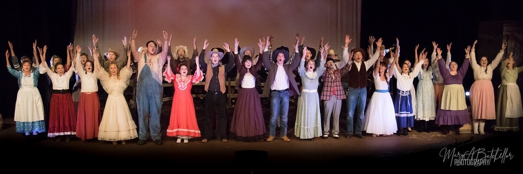Oklahoma! — full cast taking a bow