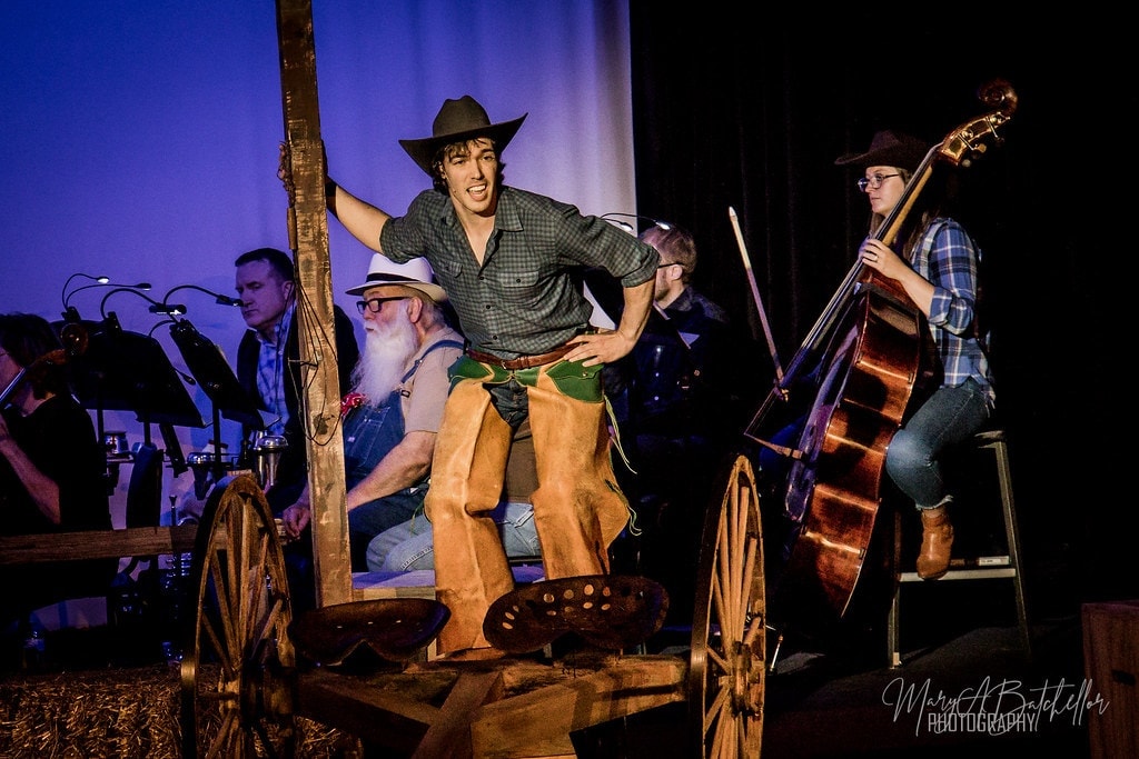 Oklahoma! — Curly holding hat in darkened barn scene